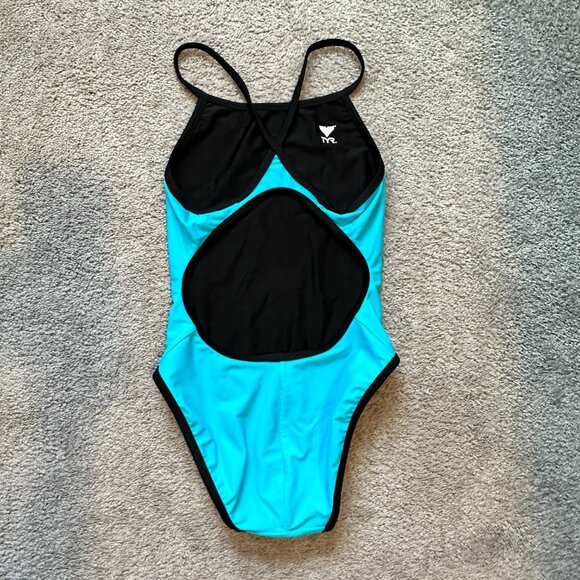 TYR | Women’s Solid Diamondfit Reversible One Piece Swimsuit | Blk, Blue… - Picture 4 of 11